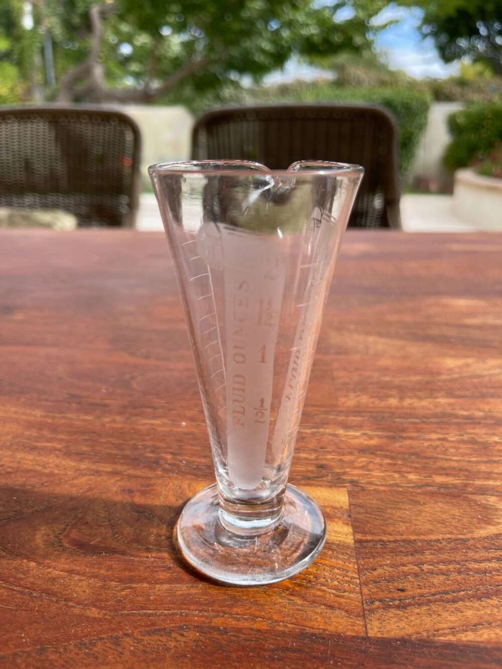 This vintage Fiesta tumbler is a must-have for any collector. With a capacity of